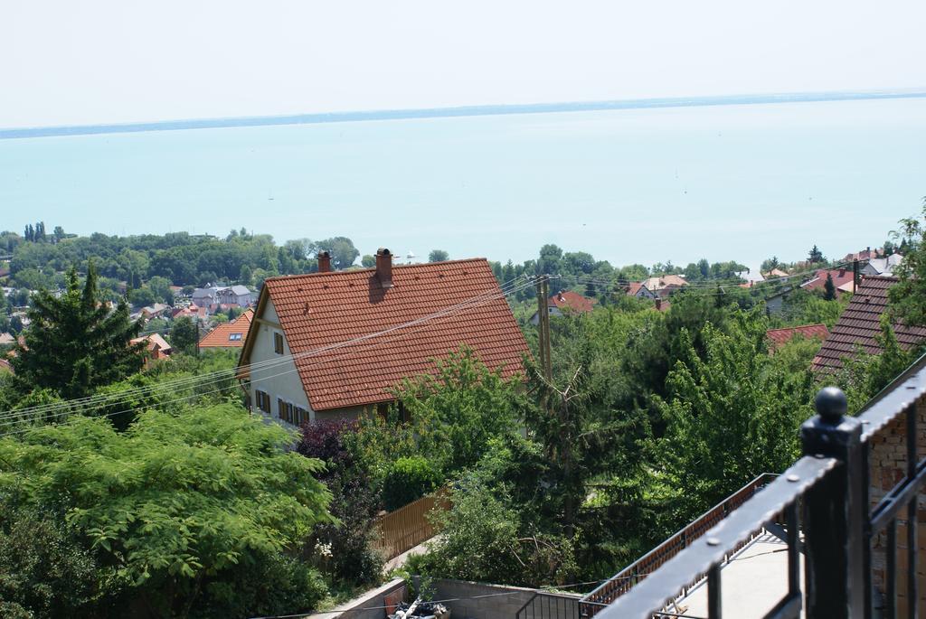 Sargarigo Apartman Haz Hotell Balatonalmádi Exteriör bild