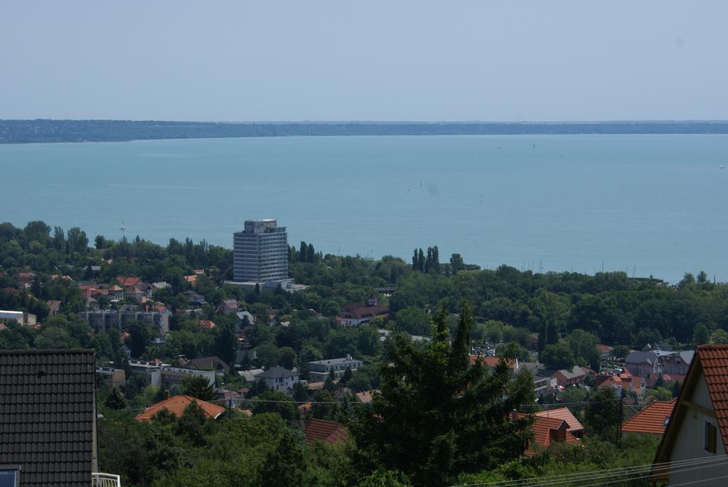 Sargarigo Apartman Haz Hotell Balatonalmádi Exteriör bild