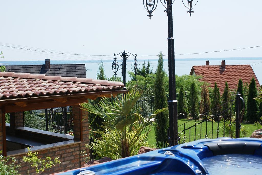 Sargarigo Apartman Haz Hotell Balatonalmádi Exteriör bild